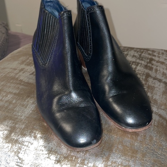 Beautiful designer booties - Picture 1 of 6